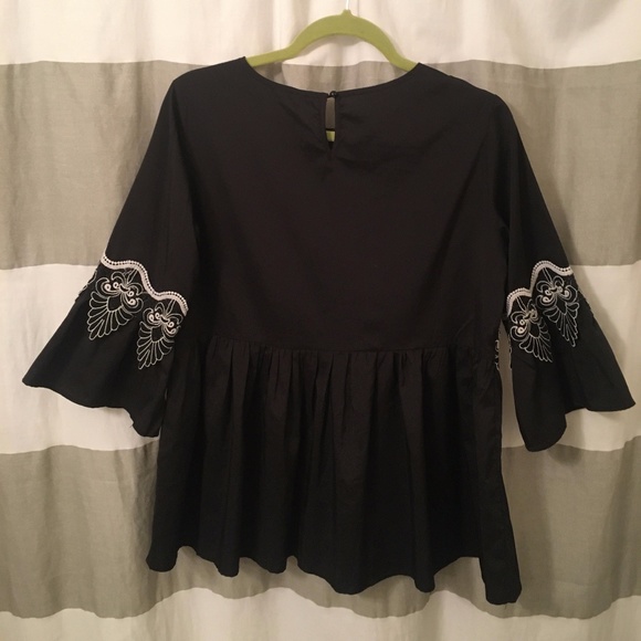 Flared Sleeve Black And White Top - Picture 3 of 3